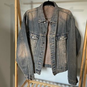 “Worn” men’s Polos jean jacket, staple piece!